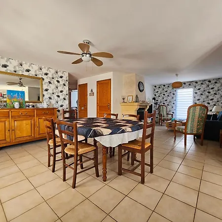 Maison Spacieuse à 600m De La Avec Jardin - Fr-1-476-250 *