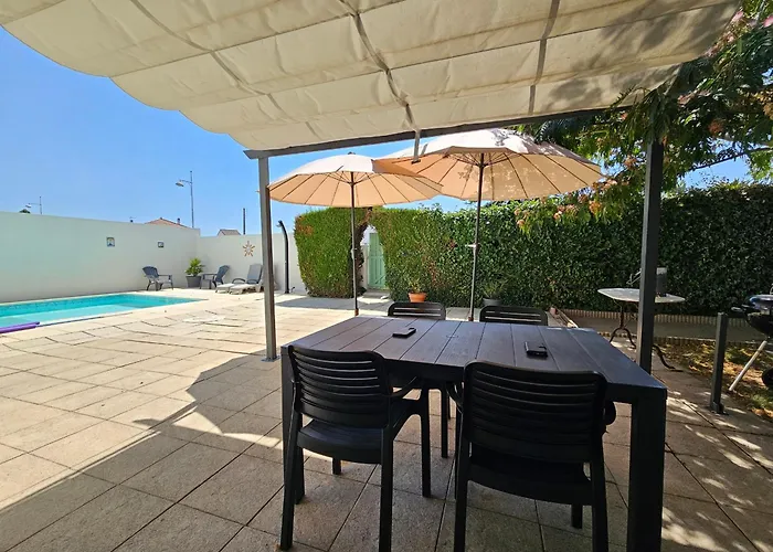 Hébergement de vacances Maison Spacieuse Avec Jardin, Animaux Admis - Fr-1-476-250